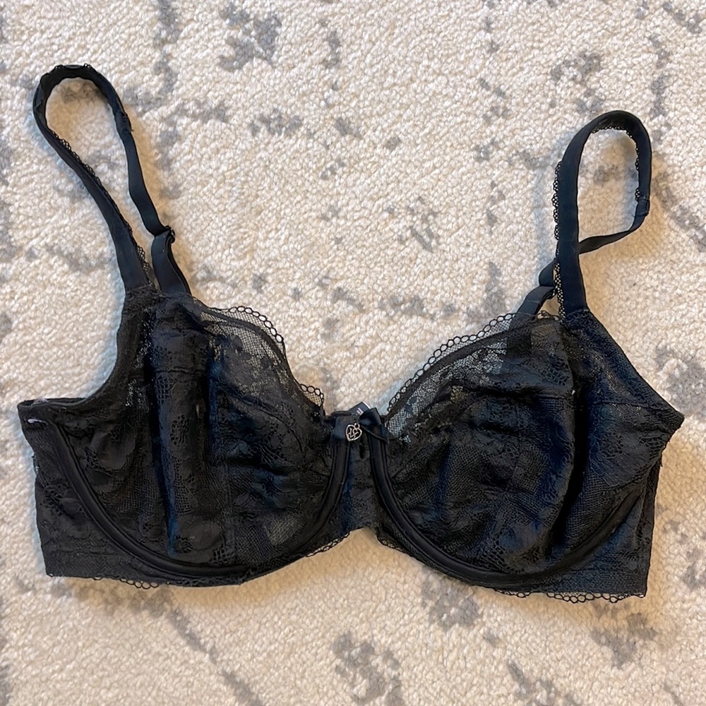 Victoria’s Secret black lace bra